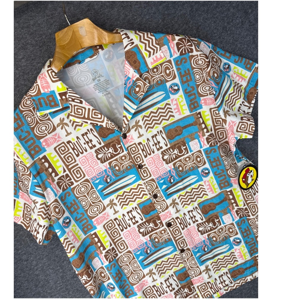 Buc-ee's Tiki Camper Shirt Men Small Multicolor Short Sleeve Button Up Beach NWT